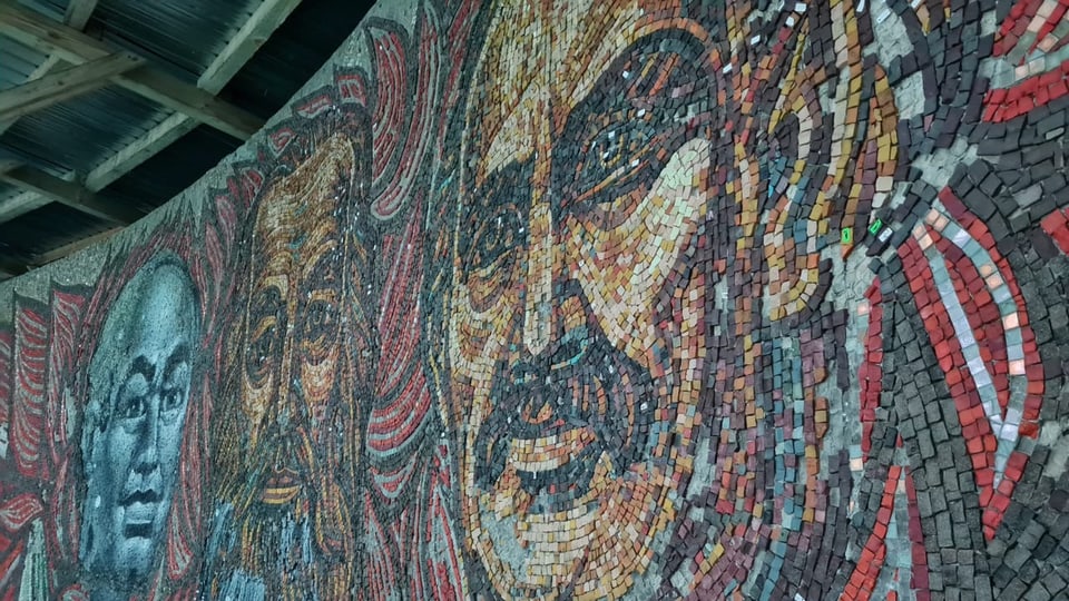 Mosaike von Köpfen.