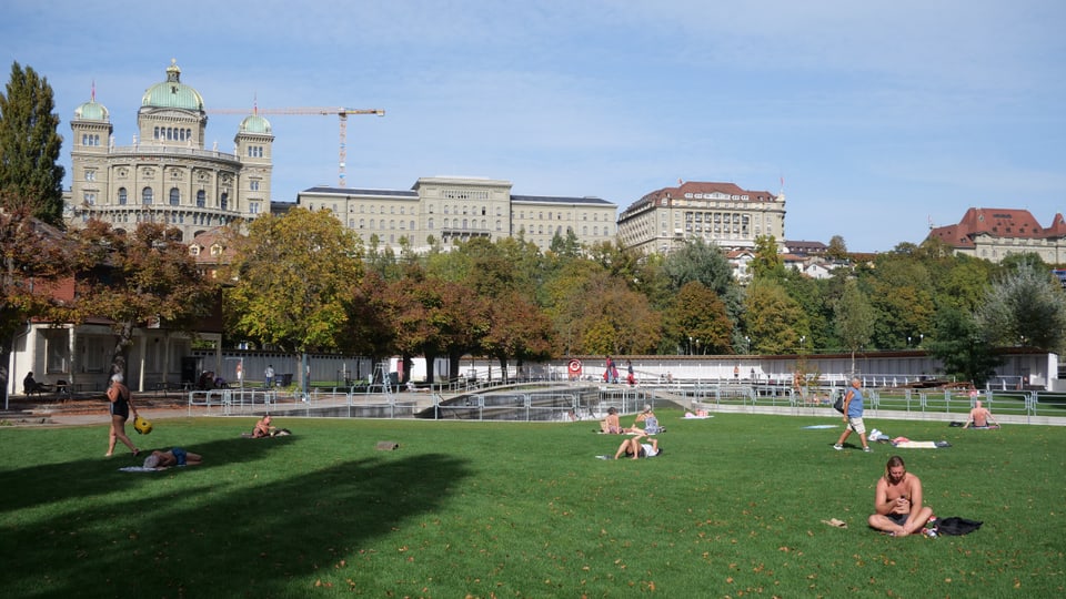 Bundeshaus im Herbst