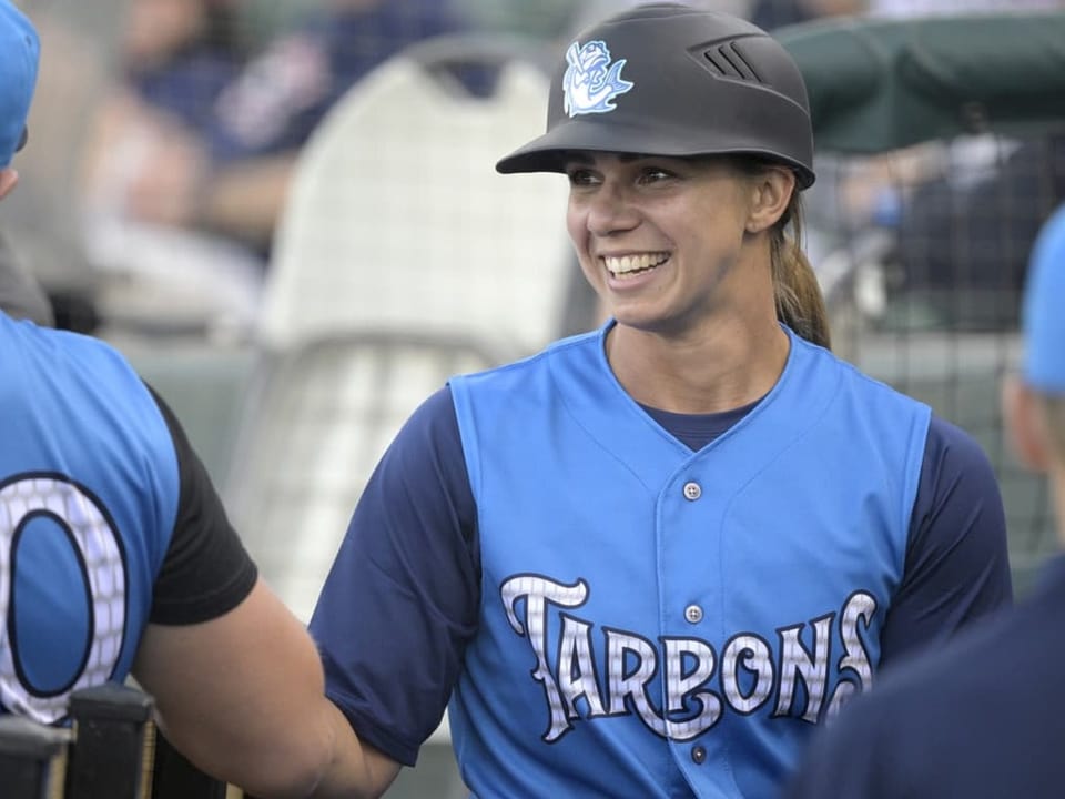 Mittendrin in der Männer-Domäne Baseball Rachel Balkovec.
