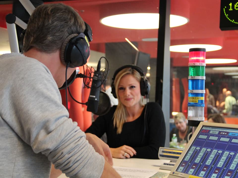 Reto Scherrer stellt Helene Fischer auch die Fragen der Hörerinnen und Hörer von Radio SRF 1.