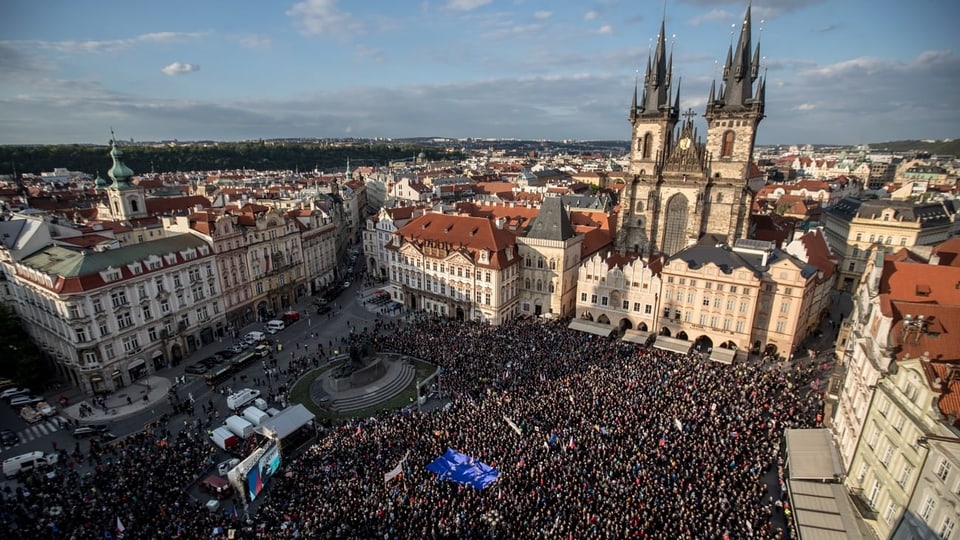 Tschechien: Erneut demonstrieren Tausende gegen Regierungschef Babiš