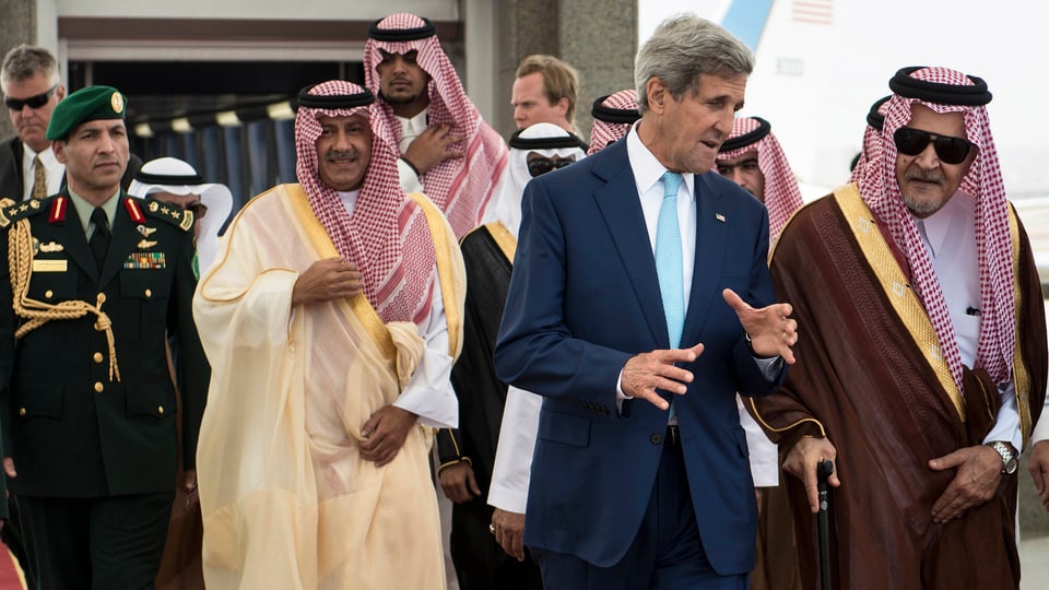 John Kerry zusammen mit Saud al-Faisal.