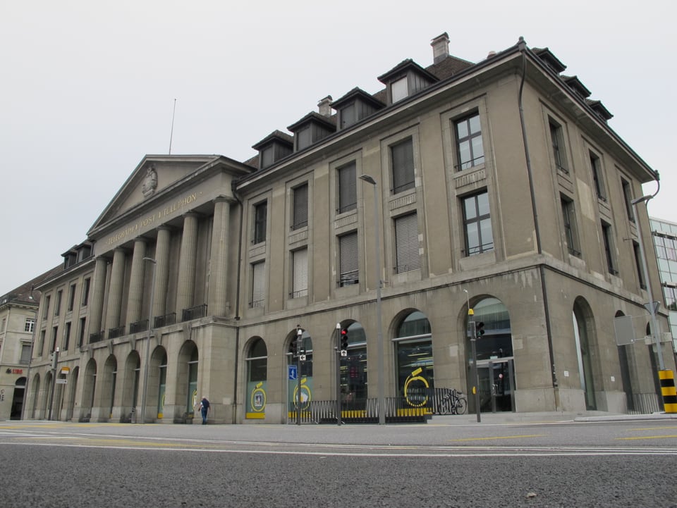 Postgebäude in Aarau beim Aarauer Bahnhof.