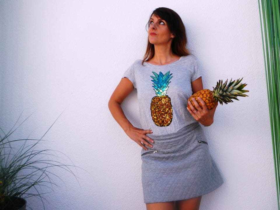 Ursula Schubiger mit Ananas T-Shirt