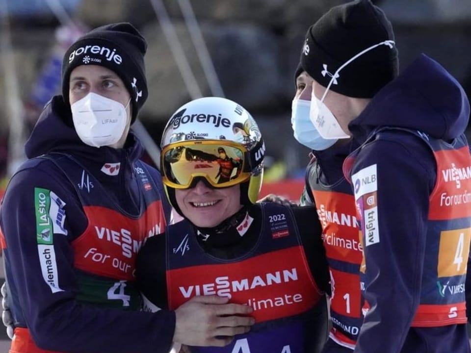 Waren nicht zu schlagen Die slowenischen Skiflieger freuen sich.