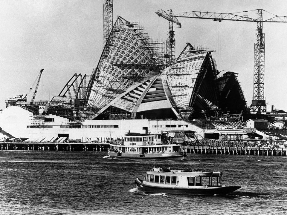 Das Opernhaus im Bau am 19. Juni 1965.