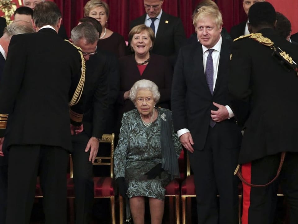Die Queen umgeben von Staatsoberhäuptern.
