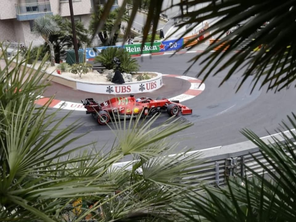 Ein Fahrer auf der Strecke in Monaco.