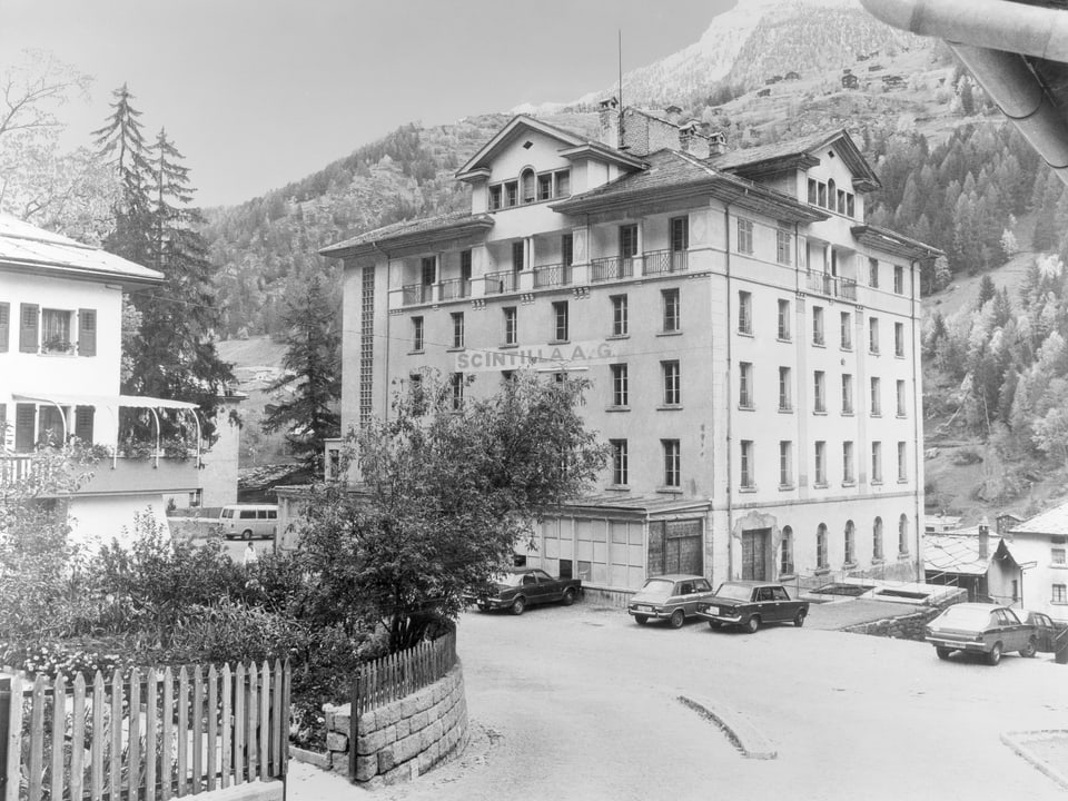 Historische Aufnahme des Fabrikgebäudes mit Aufschrift «Scintilla».