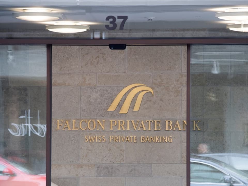 Eingang der Falcon Bank