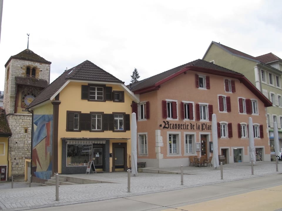 Hauptstrasse in St. Imier: Bernasconi oder Schnegg interessiert mässig.