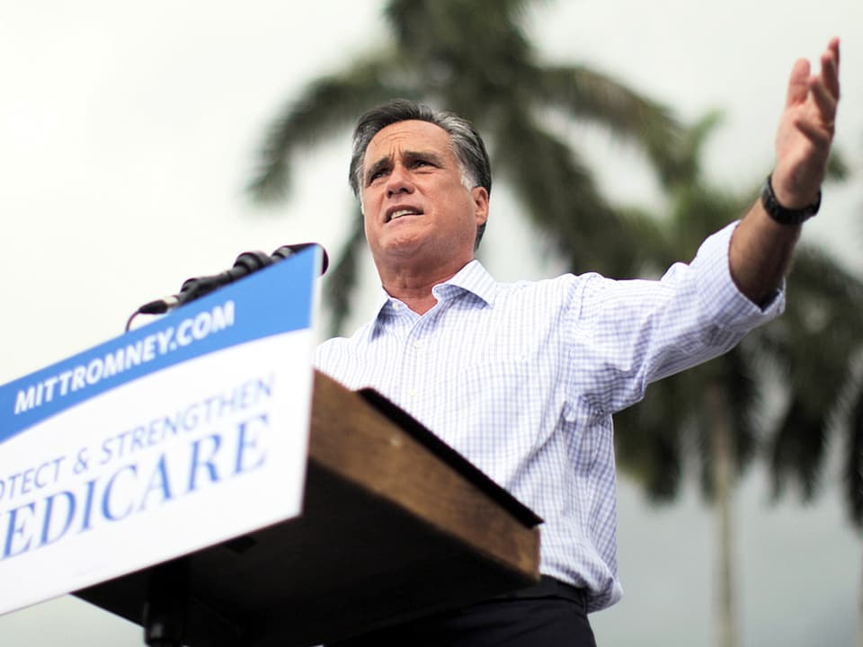 Romney an einem Rednerpult.