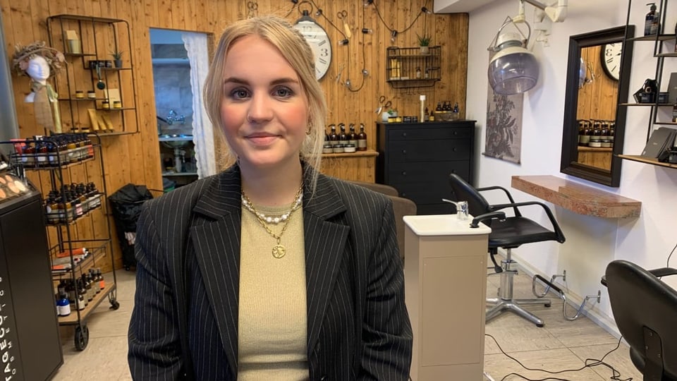 Coiffeuse Larissa Jungen in ihrem Hair Salon.