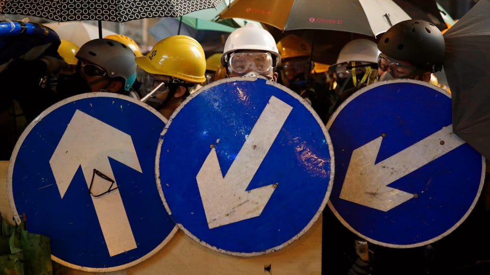 Demonstranten bilden Barrikade