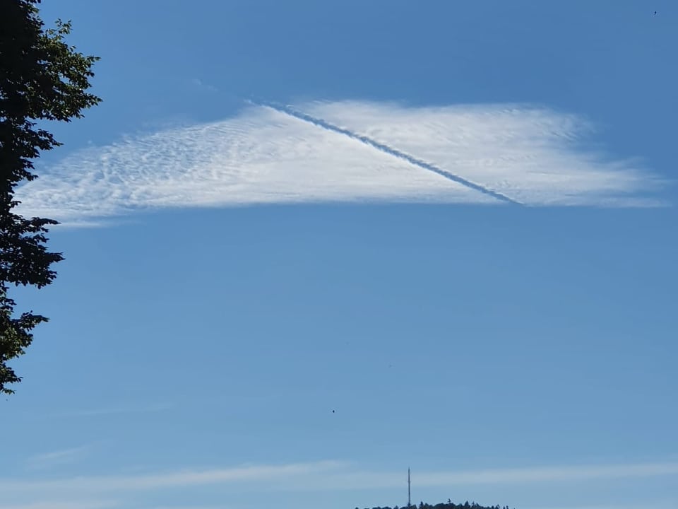 Unterentfelden/AG sauberer Schnitt in der Wolke.