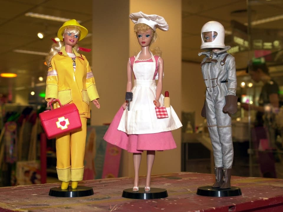 Barbie als Feruerwehrfrau, Köchin und Astronautin