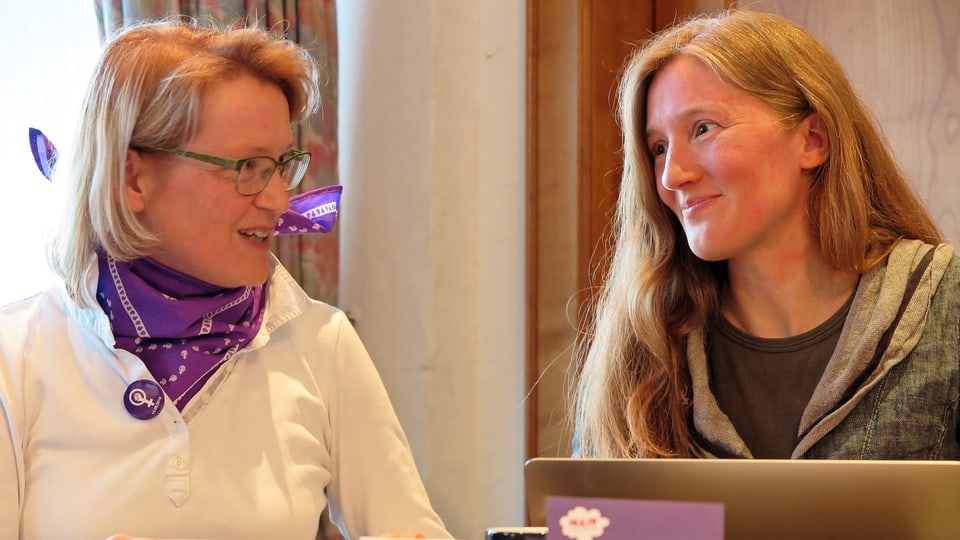 Brigitte Waser-Bürgi (links) und Karin Schwiter vom Schwyzer Frauenstreik-Komitee 2019.