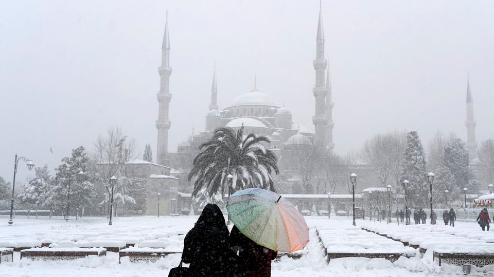 Schneebedekcter Platz in Istanbul