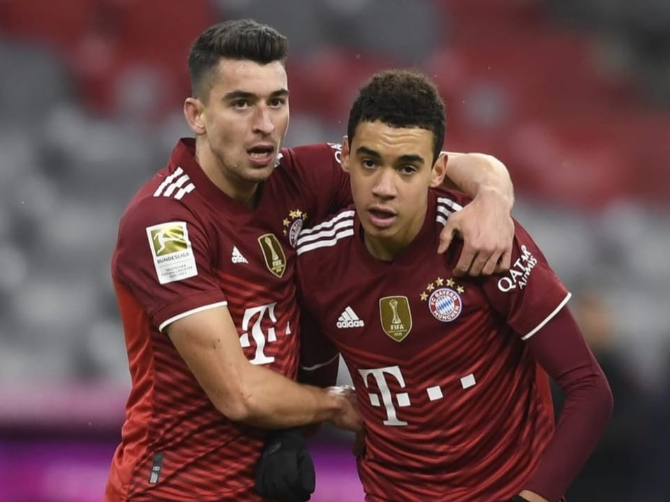 Freut sich über seinen Treffer Jamal Musiala (rechts).