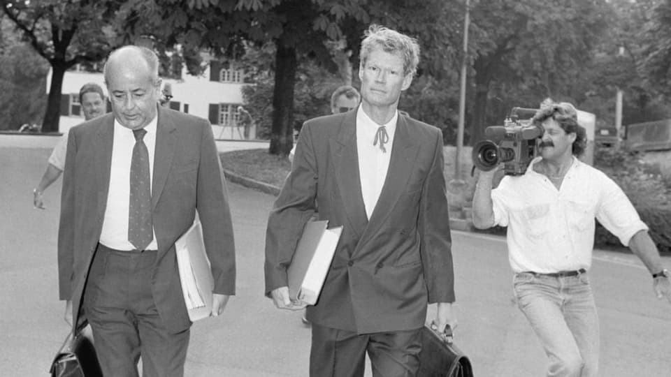Stickelberger an der Seite von Kopp (links) auf dem Weg zum Gericht.