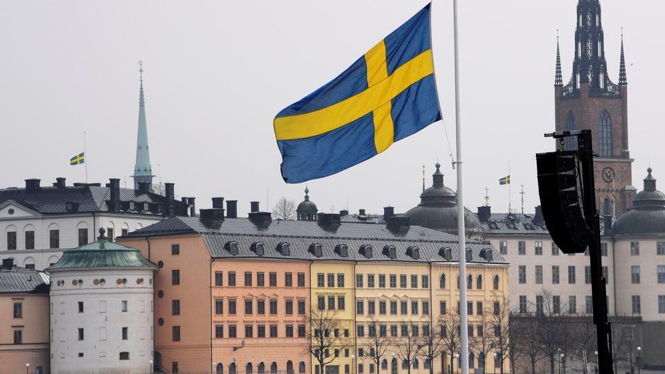 Die schwedische Flagge in Stockholm.