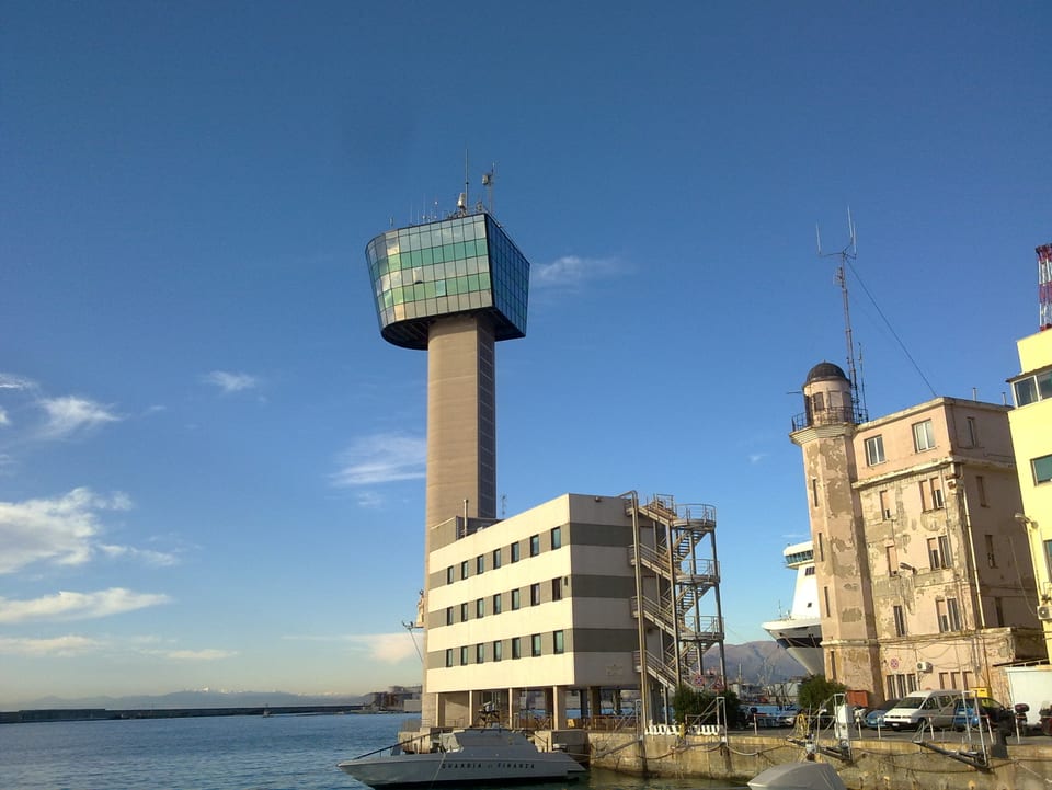 Der Kontrollturm von Genua.