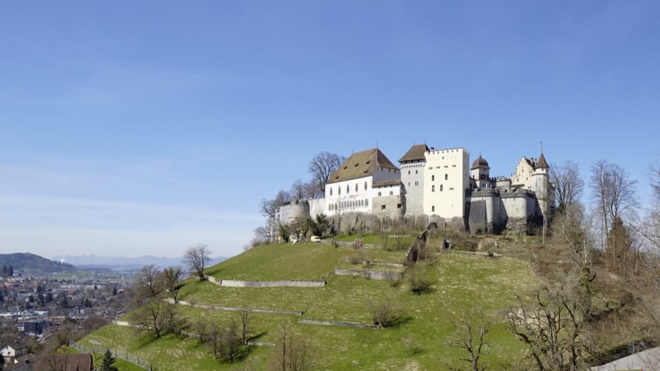 Schloss Lenzburg am Tag.