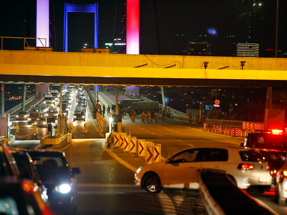 Blockade auf Bosporus-Brücke.