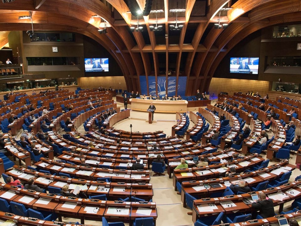 Blick in den Plenarraum des Europarats.