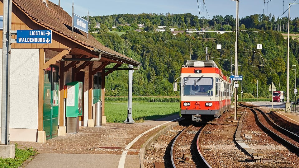 Nach einer turbulenten Geschichte tritt die Schmalspurbahn «Waldenburgerli» eine der letzten Fahrten an.
