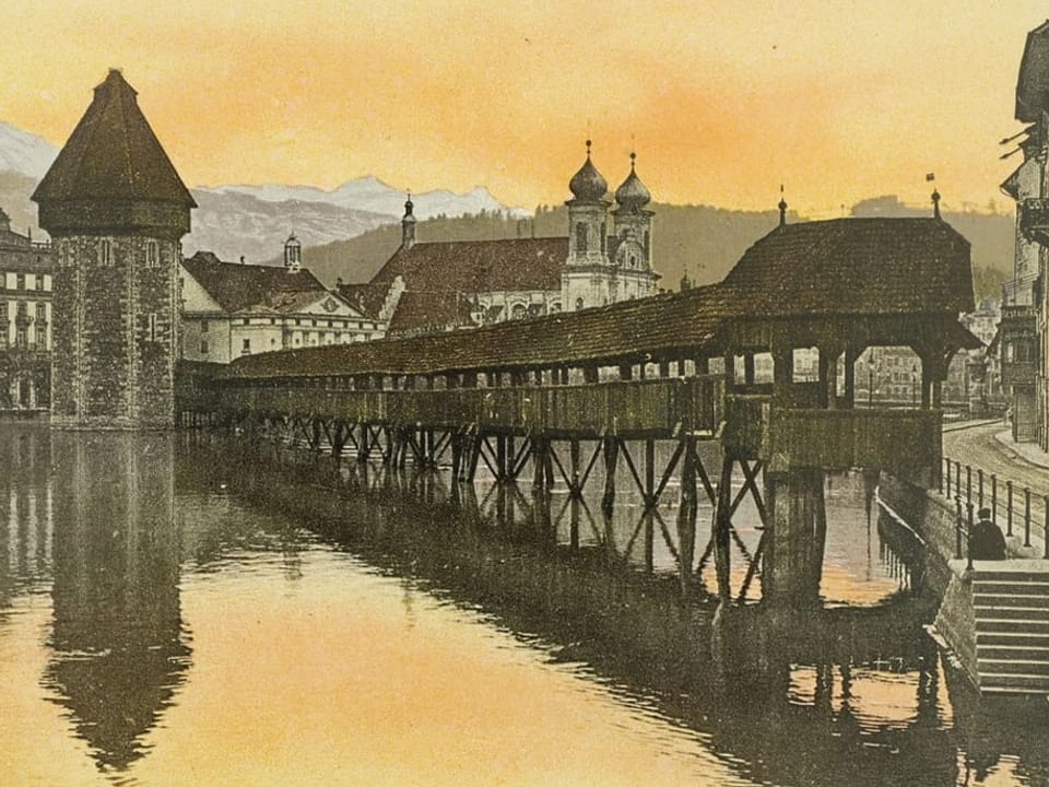 Koloriertes Foto der Kapellbrücke um 1900