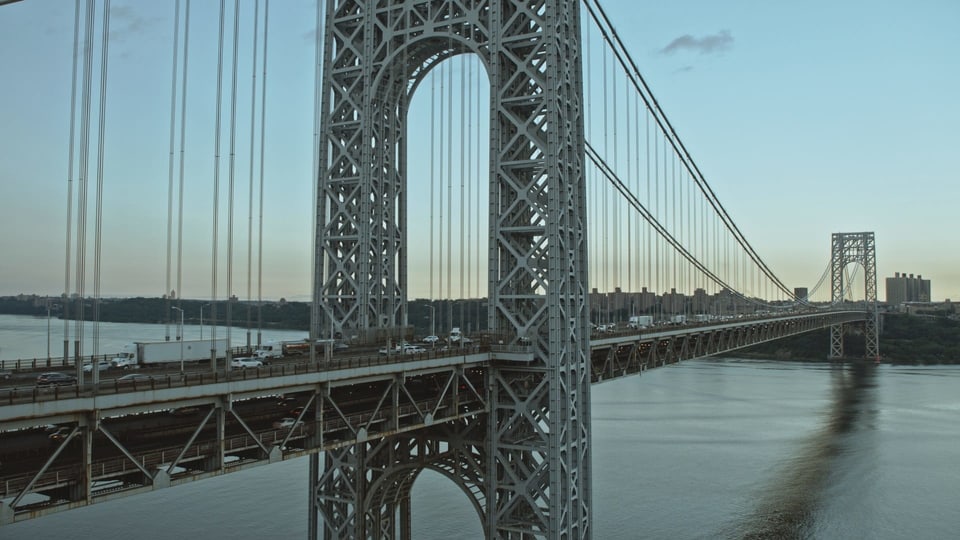 Auf dem Bild ist die schlichte George Washington Brücke zu sehen.
