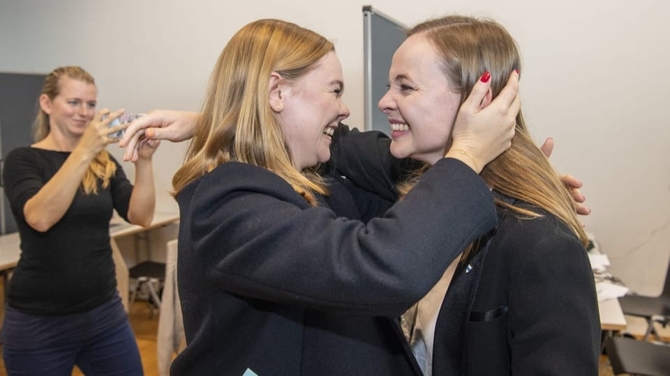 Laura Dittli mit Schwester