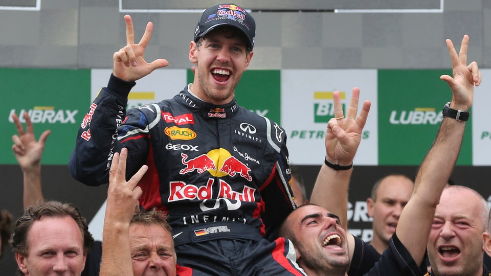 Sebastian Vettel und sein Red-Bull-Team bejubeln den Hattrick.