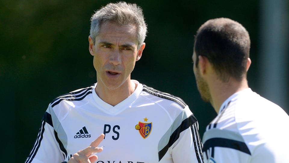 Sousa im engagierten Gespräch mit dem Assistenten.