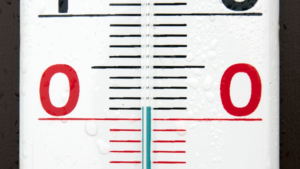 Ein Thermometer, das 1 Grad anzeigt.