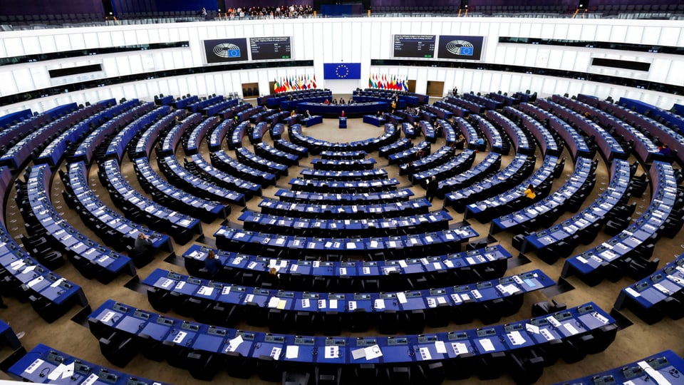 Europäisches Parlament in Strassburg, ohne besetzte Plätze.