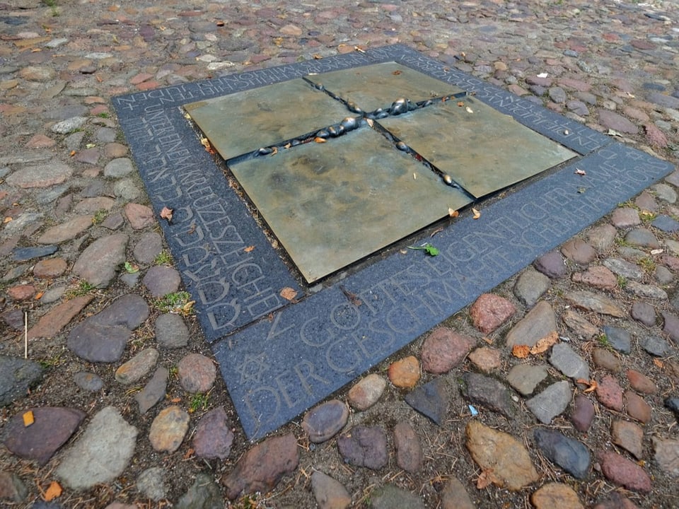 Bodenplatte vor der Stadtkirche in Wittenberg.
