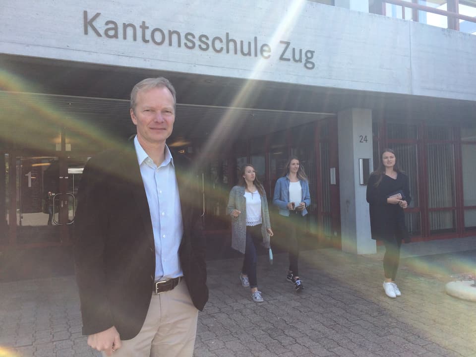 Peter Hörler ist der Direktor der Kantonsschule Zug mit 1450 Schülerinnen und Schülern. 