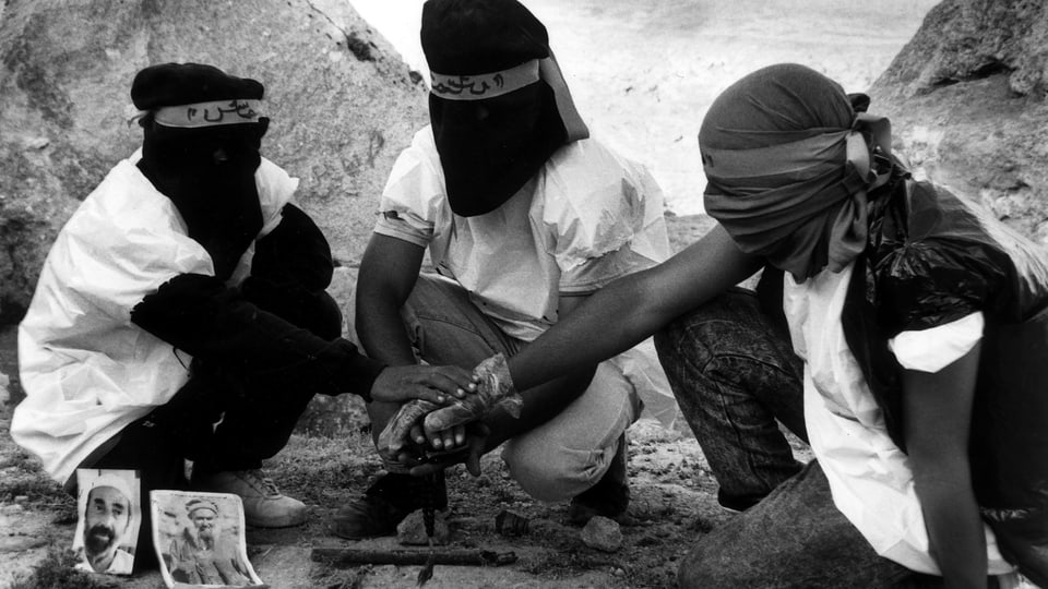 Hamas-Mitglieder schwören 1991 einen Eid auf die Bewegung.