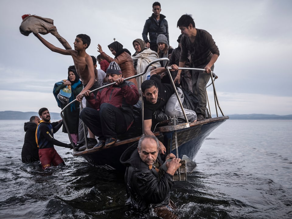 Flüchtlinge auf einem kleinen Boot