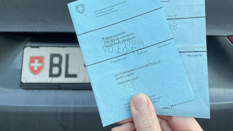 Bis Ende Januar 2024 ist der blaue Führerschein noch gültig