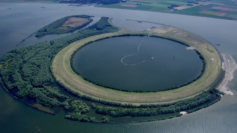 Das Ijsseloog, eine künstliche Insel in den Niederlanden