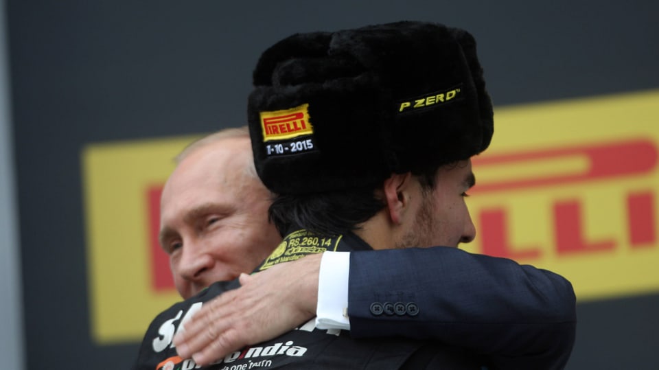 Auch Russlands Präsident Wladimir Putin freute sich mit Sergio Perez.