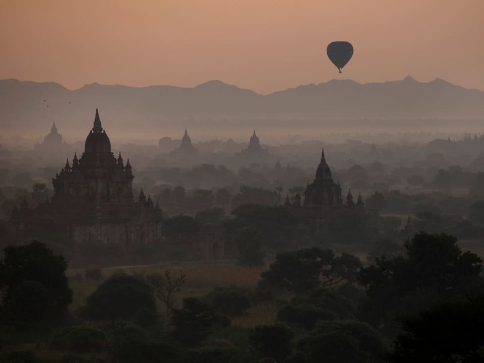 Heissluftballon über Bagan.