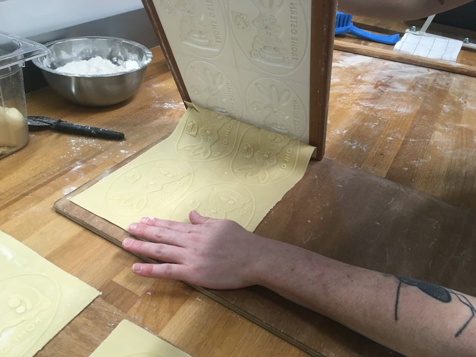 Kulinarische Schweiz Handgemachte Tirggel aus ZürichCity Radio SRF