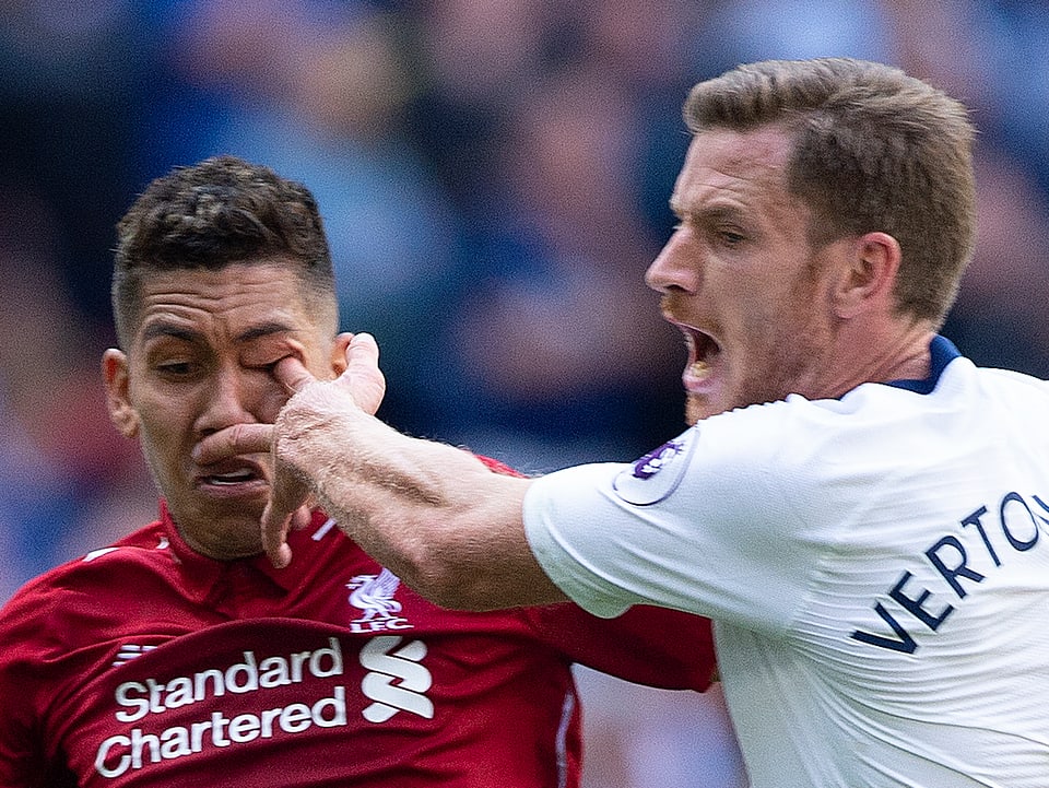 Der Finger von Tottenhams Jan Vertonghen bohrte sich in das Auge von Liverpool-Stürmer Firmino