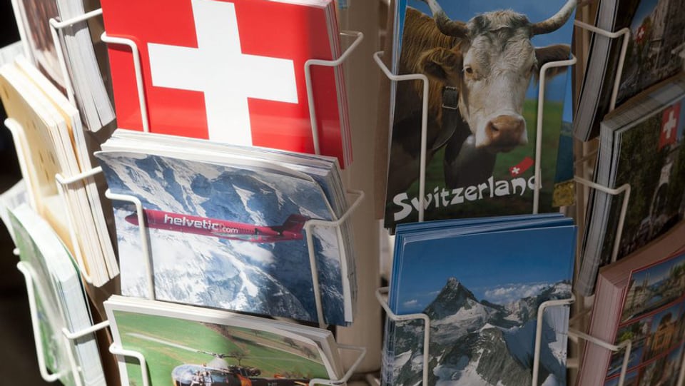 Postkarten, mit Kuh und Schweizer Kreuz.