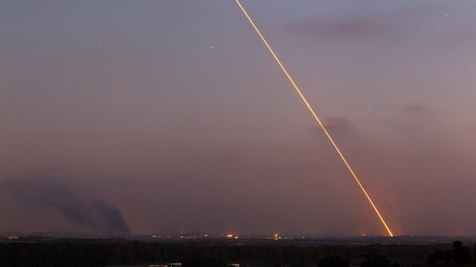 Mutmasslicher Abschuss einer Rakete aus dem Gazastreifen. 