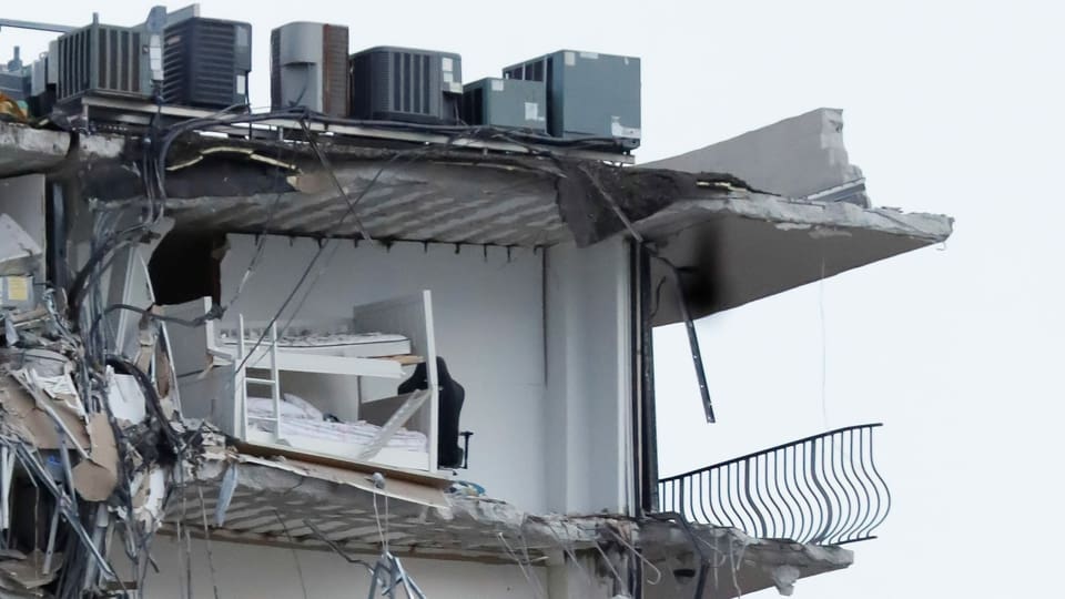 Zwölfstöckiges Wohnhaus in Miami eingestürzt